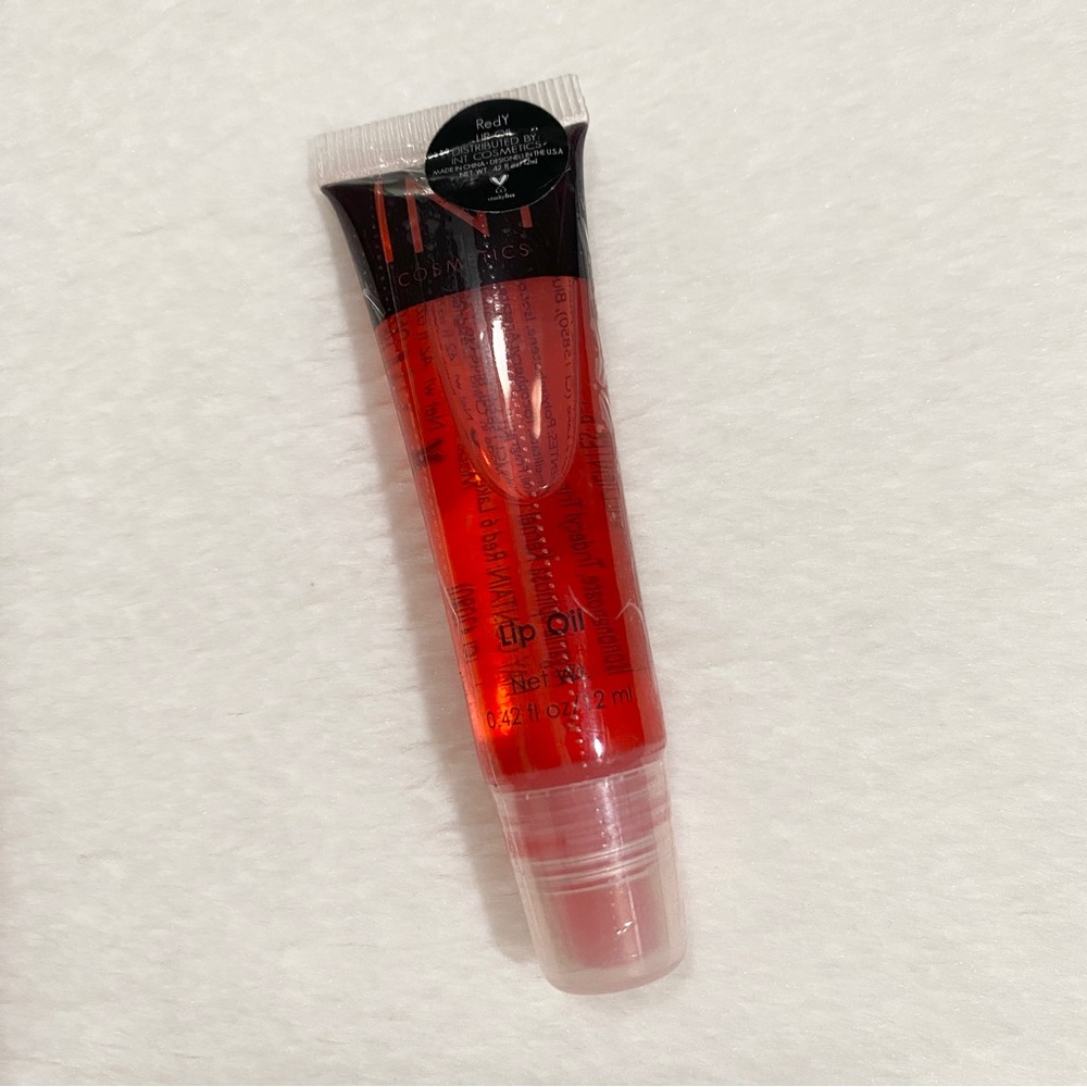 INT Cosmetics Lip Oil Gloss